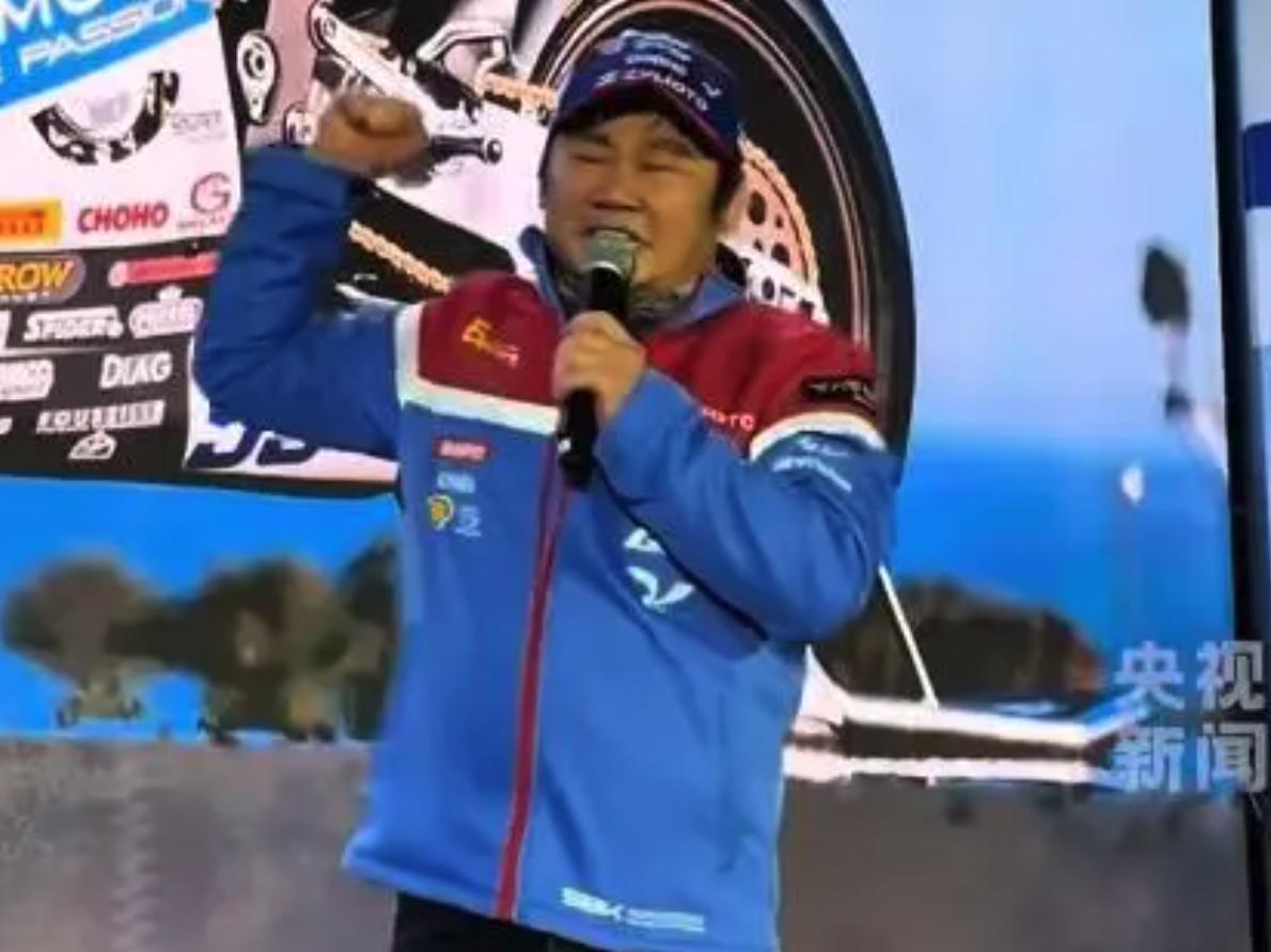 既然张雪不在乎豪车，要贱卖并捐出，标哥最正确的做法就是:车自己保留（唯一的定制款