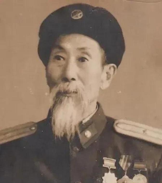 1955年大授衔，77岁老人不愿意刮掉自己的大白胡子，相关人员没了办法只好向上级