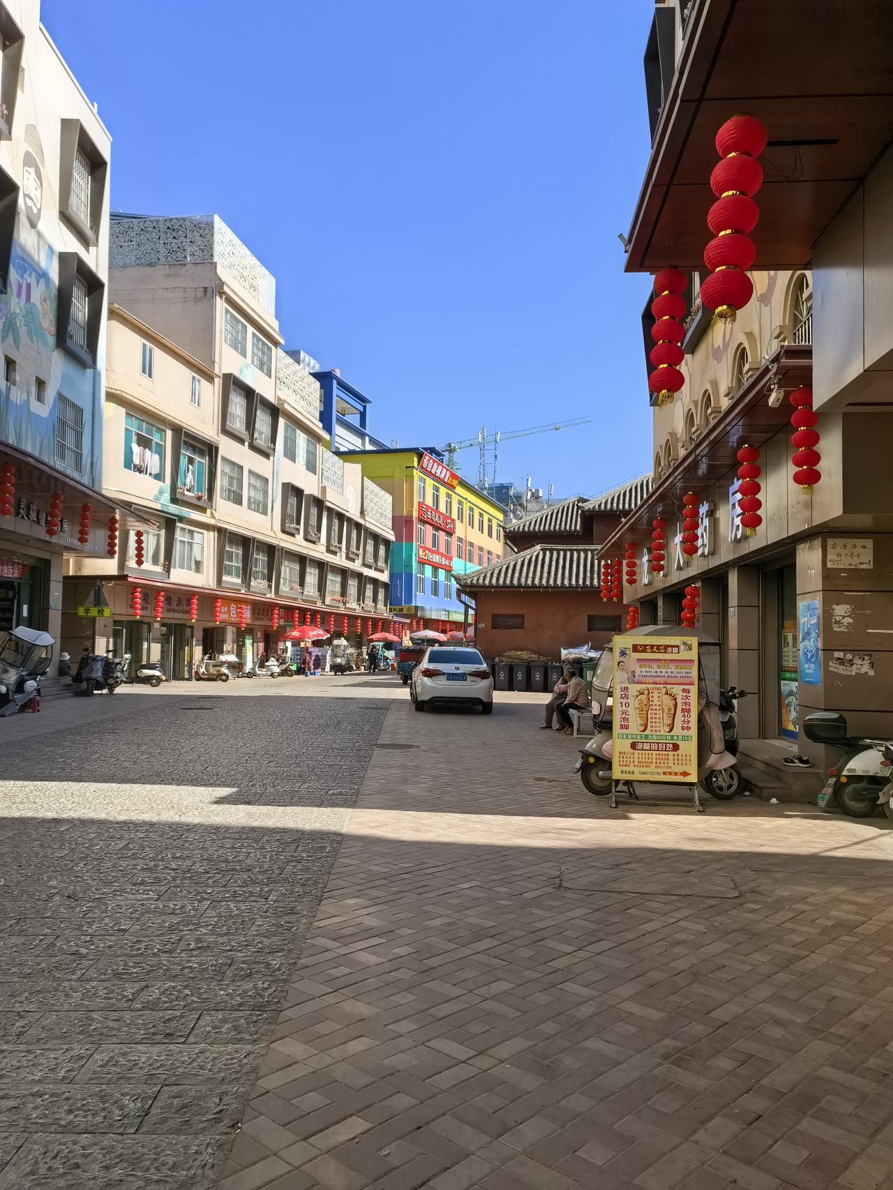 呈贡区的斗南街道上的一个村，算是昆明很有个性的一个村子了吧！叫斗南村，这里的人们