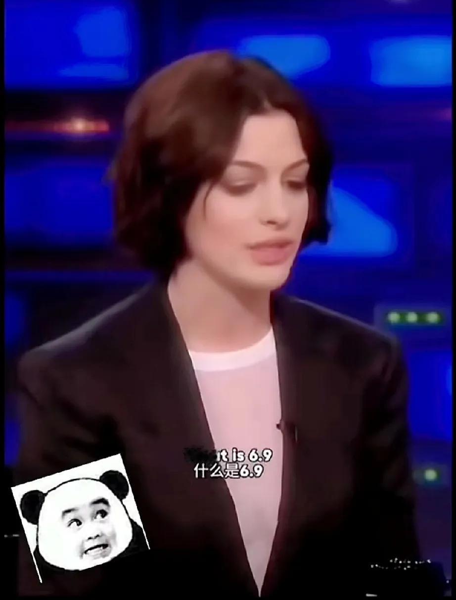 果然还是老外玩的花放得开！安妮海瑟薇在一档脱口秀节目里公然开车，嫌弃6.9中的