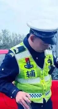 辅警想突破自己，可以从三个方面尝试！1，技能提升；立足本职，提高自身专业技