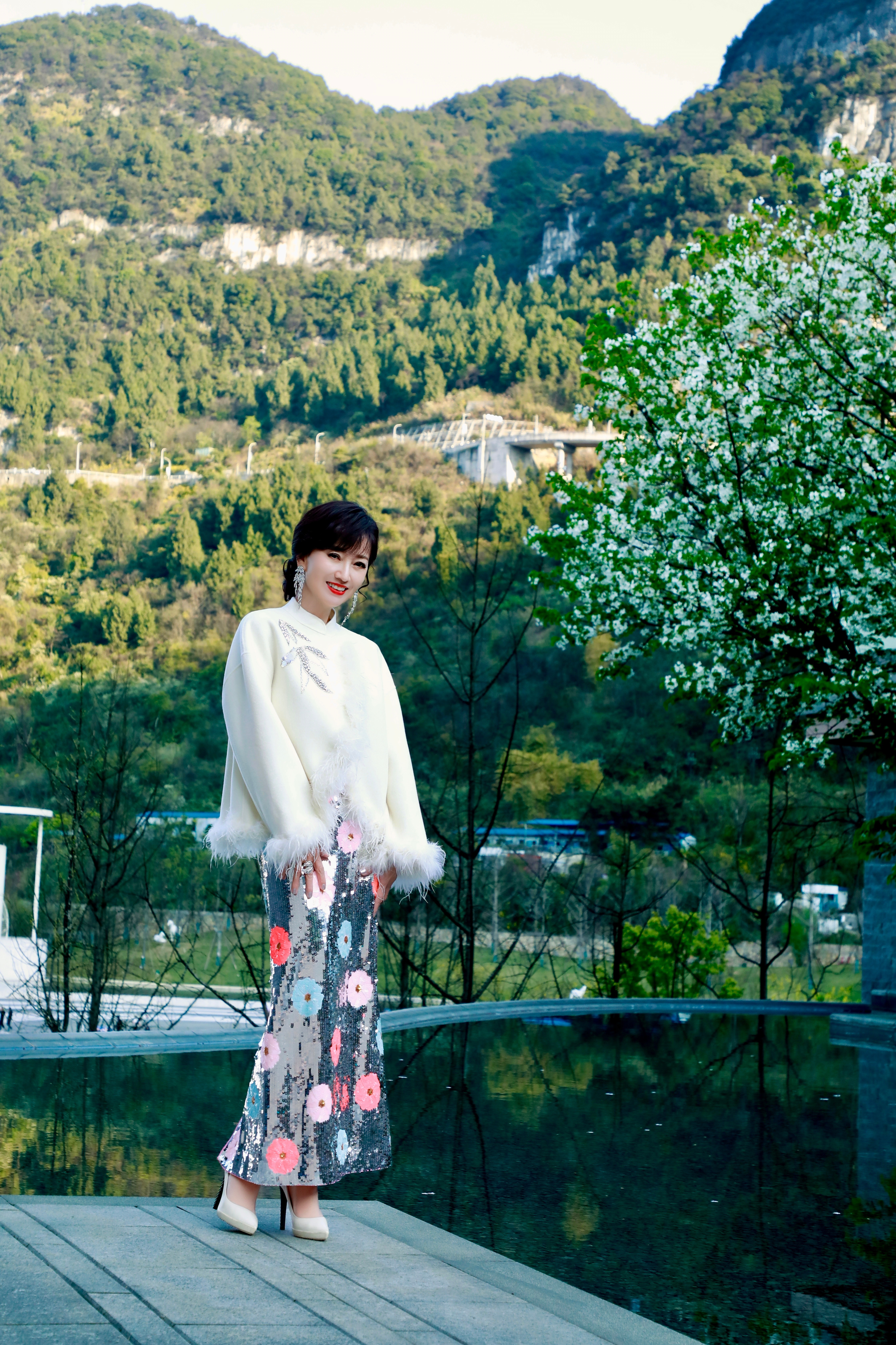 赵雅芝72岁赵雅芝红毯状态赵雅芝香奈儿老了还是香奈儿在复制粘贴的时代，你是手