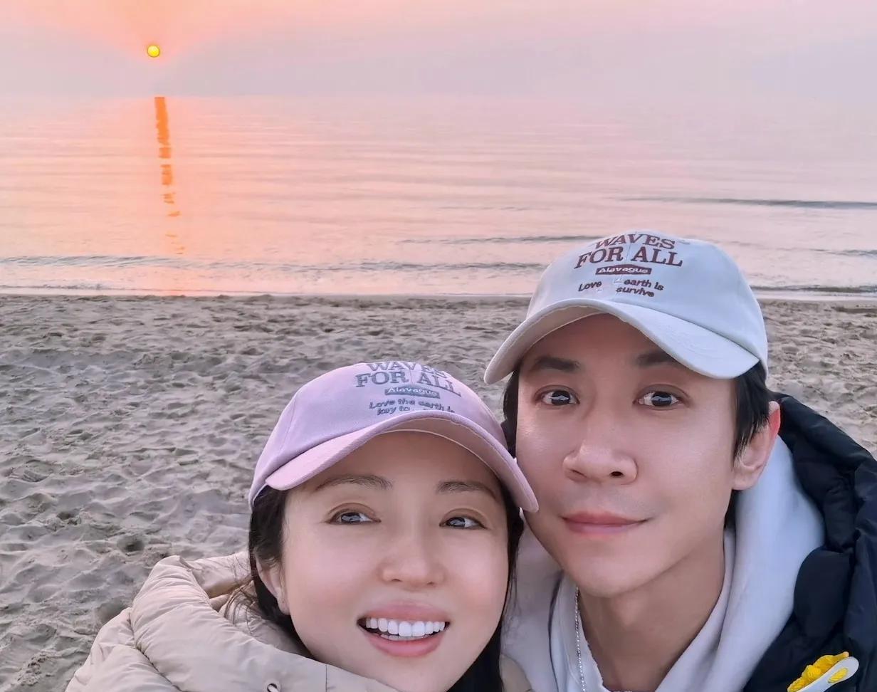 46岁的董璇说她和小9岁二婚老公张维伊再生一个孩子，两人有个属于自己的孩子。是
