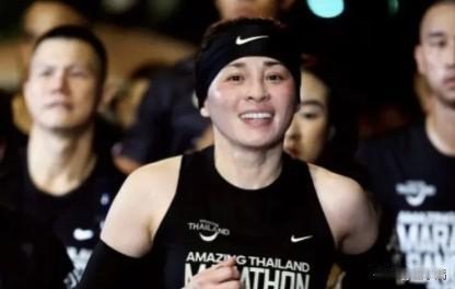 为什么那么多人喜欢泰国皇后？前段时间泰王携王后访华，泰王后穿着得体，而且长相