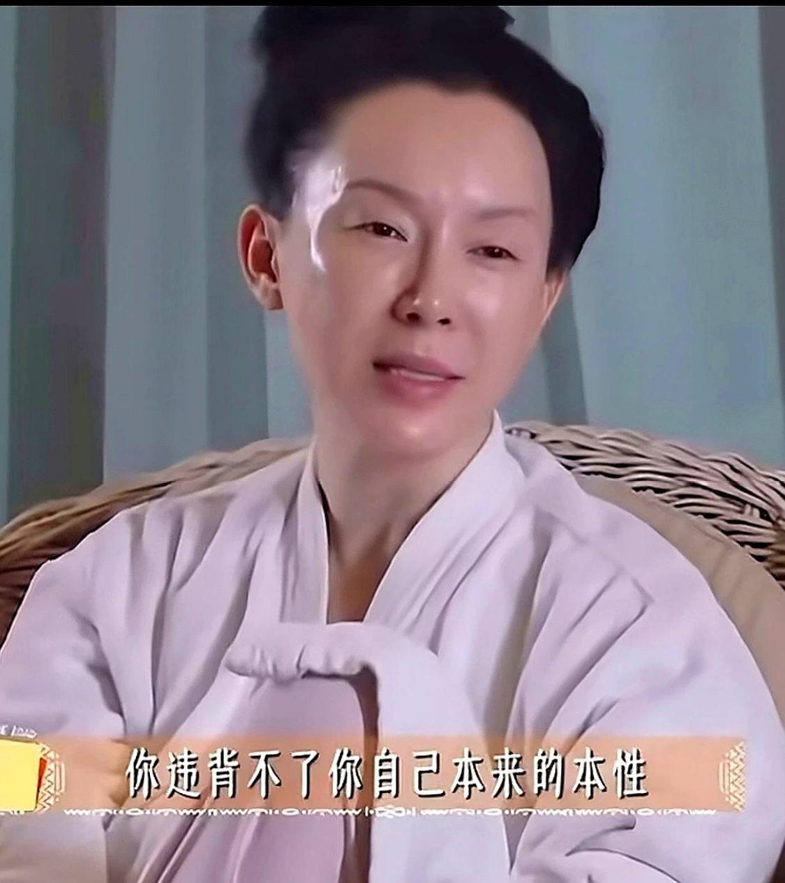 有点被女神陈数老师素颜的样子吓到了，果真是人靠衣装，美靠化妆。如果现在有一项技能