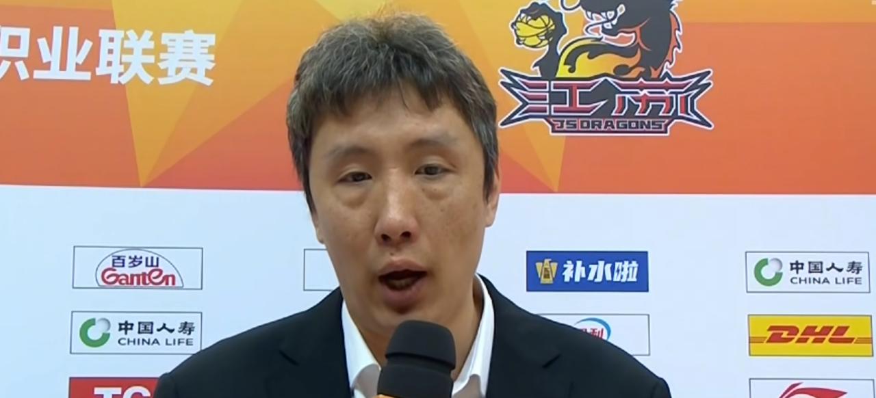 一场精彩的比赛。江苏男篮以87比86战胜了山西汾酒男篮。而且这场比赛是在庞峥麟