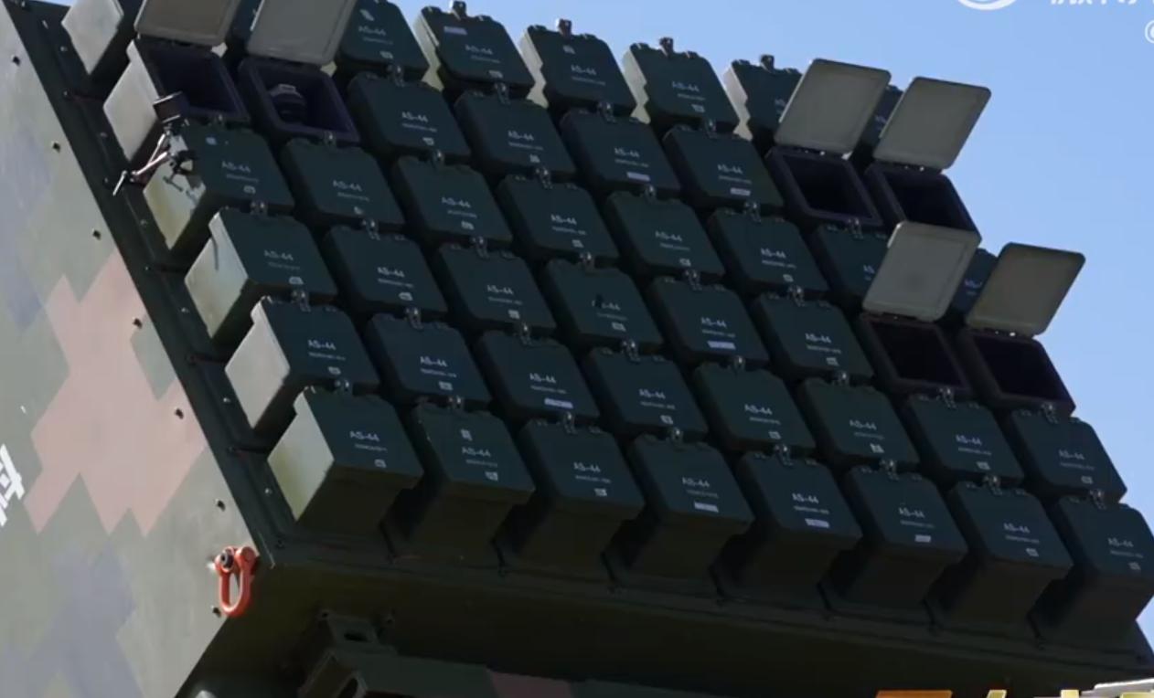 一段视频可让白宫惊出冷汗：浑然不觉间，中方无人机已进步到这个地步了！据央视军