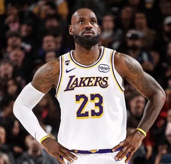 自家球队亲自下场羞辱功勋老臣让一个41岁老将带领千年替补看看给老詹配的队员