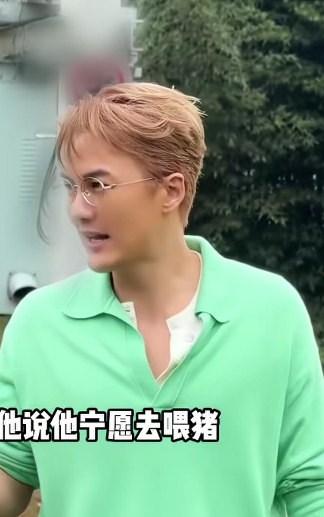 吴克群在酉阳，看到一位大哥在弄牛皮菜，菜种得好好，就想买点，可那位大哥不卖，他要