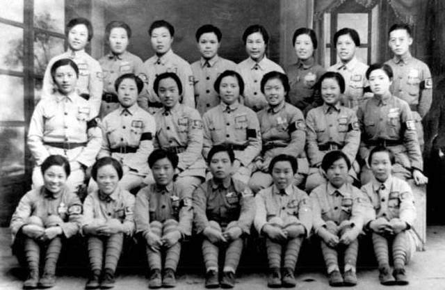 这是黄埔军校第一届女学员，也是唯一的一届女性黄埔生，这支曾经的女性学员在当时隶属