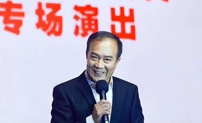 2004年，戴志诚提出要和杨蕾离婚，李金斗劝他说：“袁茵是你师父的老婆，她是你师