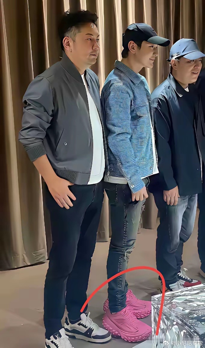 黄晓明这双鞋顶我三个月工资了！​​​