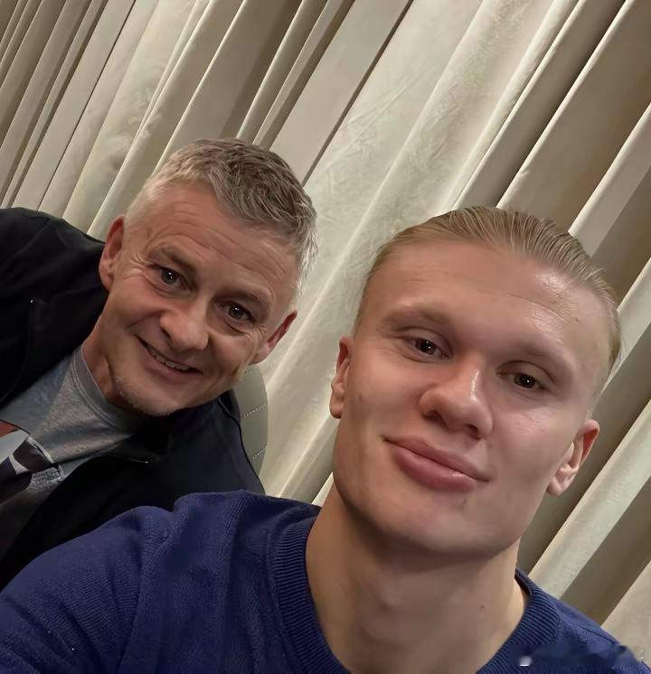 当年，索尔斯克亚两次把哈兰德的名字摆在曼联高层面前，却两次被同一句话驳回：“太年