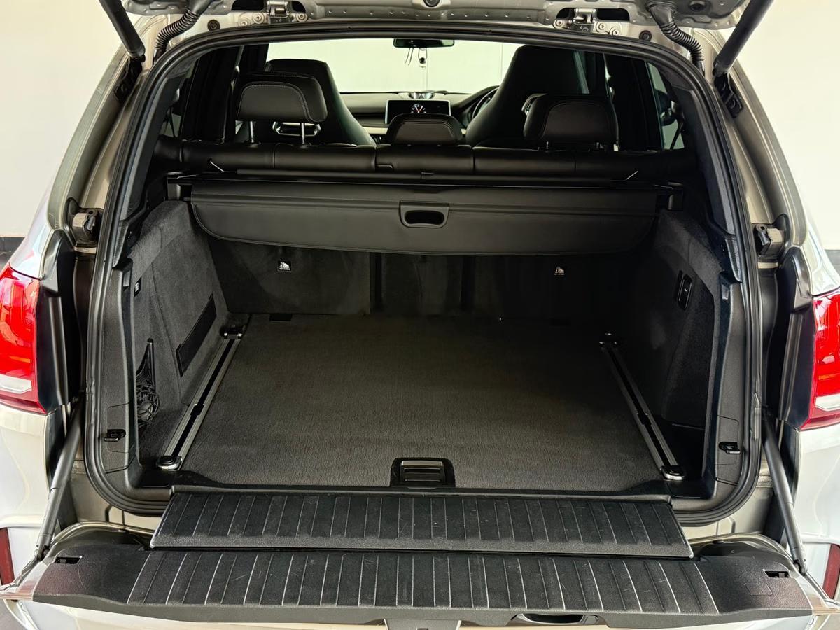 南非版宝马X5M，这是2017年在南非上的牌，4.4V8增压引擎，此车已行驶八万