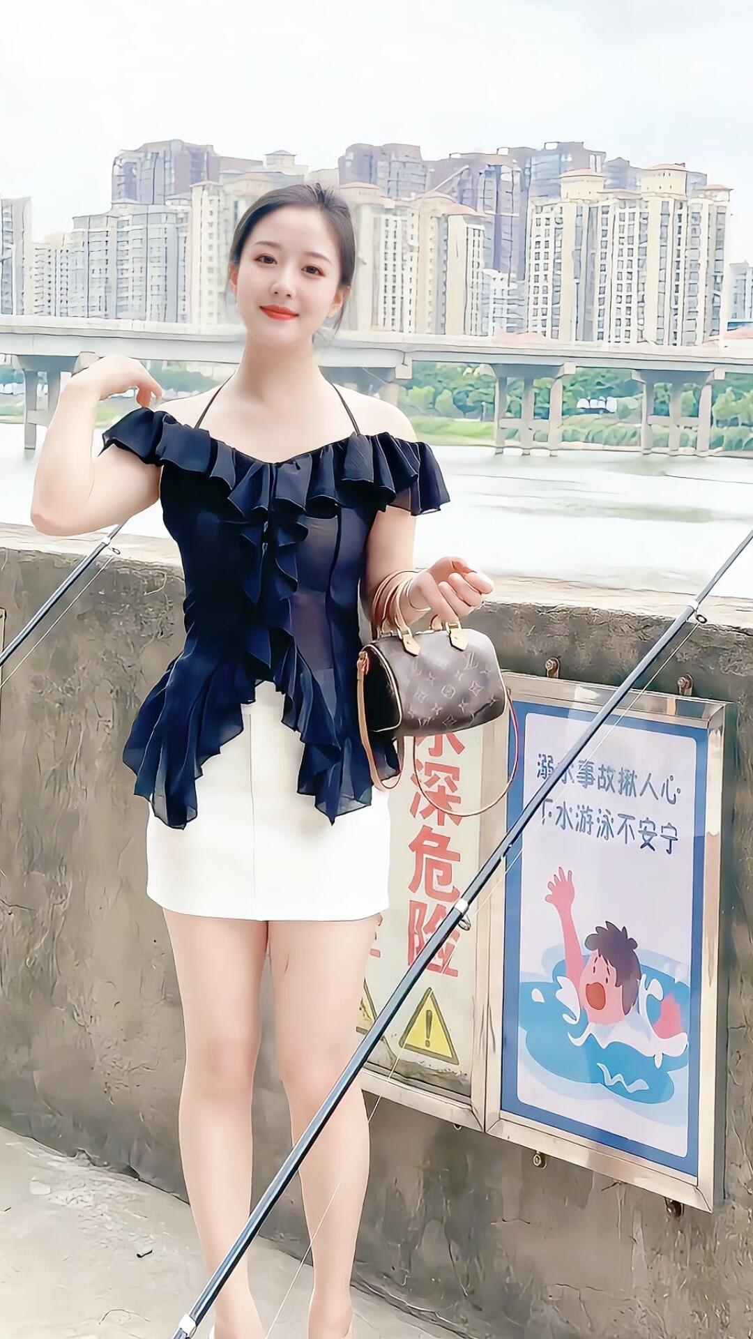 别人再好都不是你，换句话说，在我心里谁都比不过你！