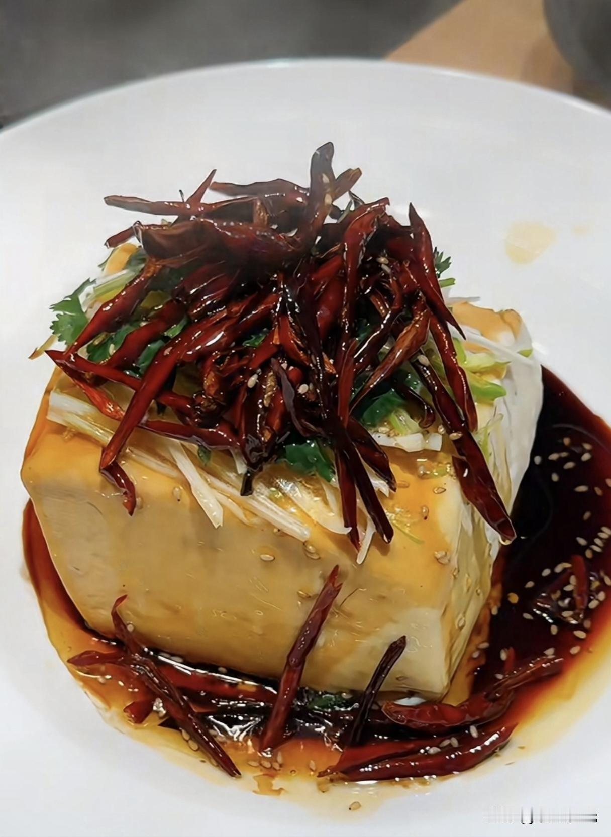 逢年过节家里办家宴，总想着使劲准备排骨、肘子这些硬菜。可好几次过节我发现，反倒一