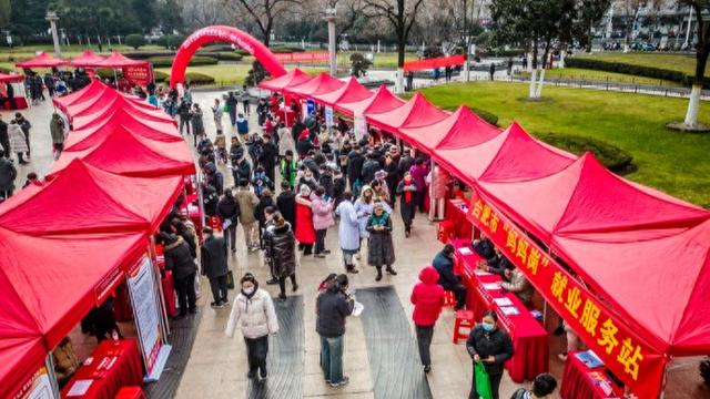 “双万城市”晋级赛: 长三角再添猛将合肥, 下一张门票已被“预定”?