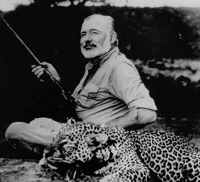 1961年，美国作家海明威吞枪自尽，脸皮都飞到了天花板上，他的前妻玛莎盖尔霍恩知