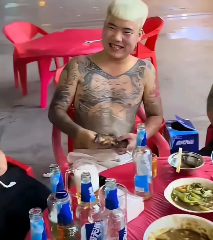 这种纹身男一般做什么工作呢？