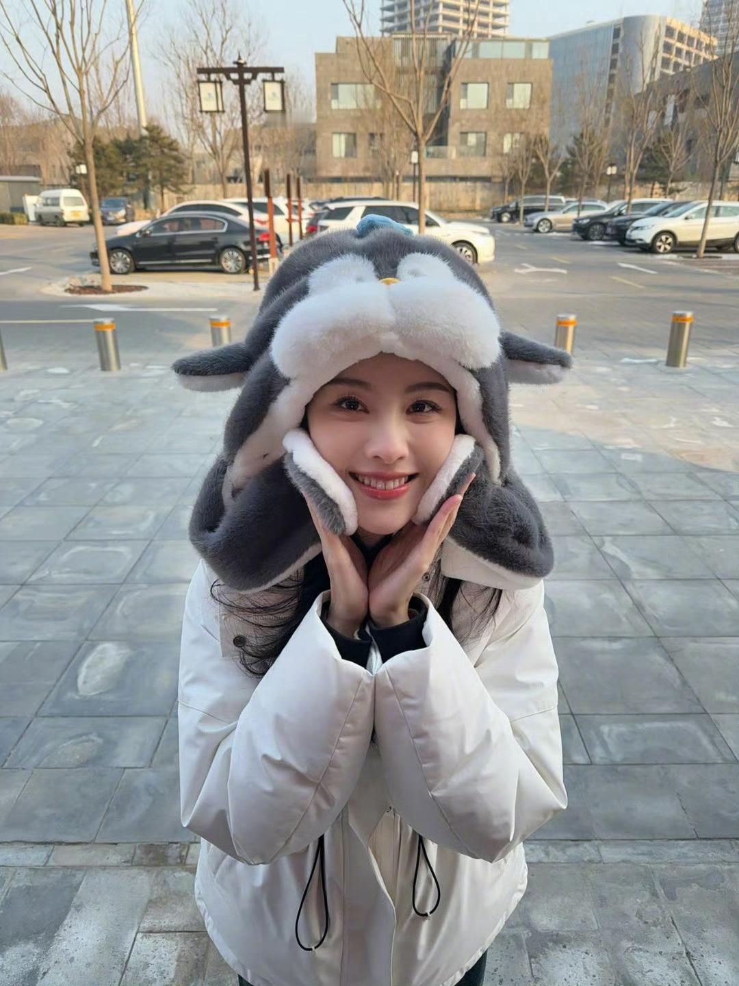 陈都灵你知道你很萌吗，给我戳一下脸颊的肉肉这谁看了不迷糊