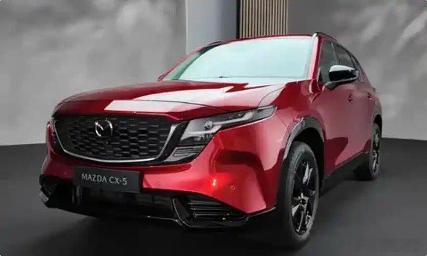 全新马自达CX-5海外亮相外观采纳最新品牌设计理念，对中网、前包围等调整，配