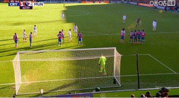 曼联2：1逆转水晶宫，又是上半场低迷，下半场雄起的剧情，总是让球迷又爱又恨。当然