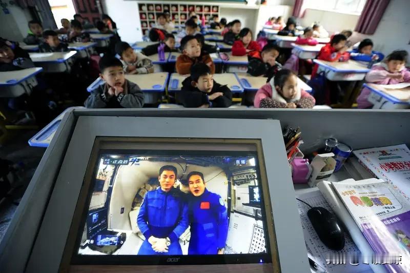 2025年10月30日消息一出,中国最年轻航天员武飞备受关注。当天上午神舟二十一