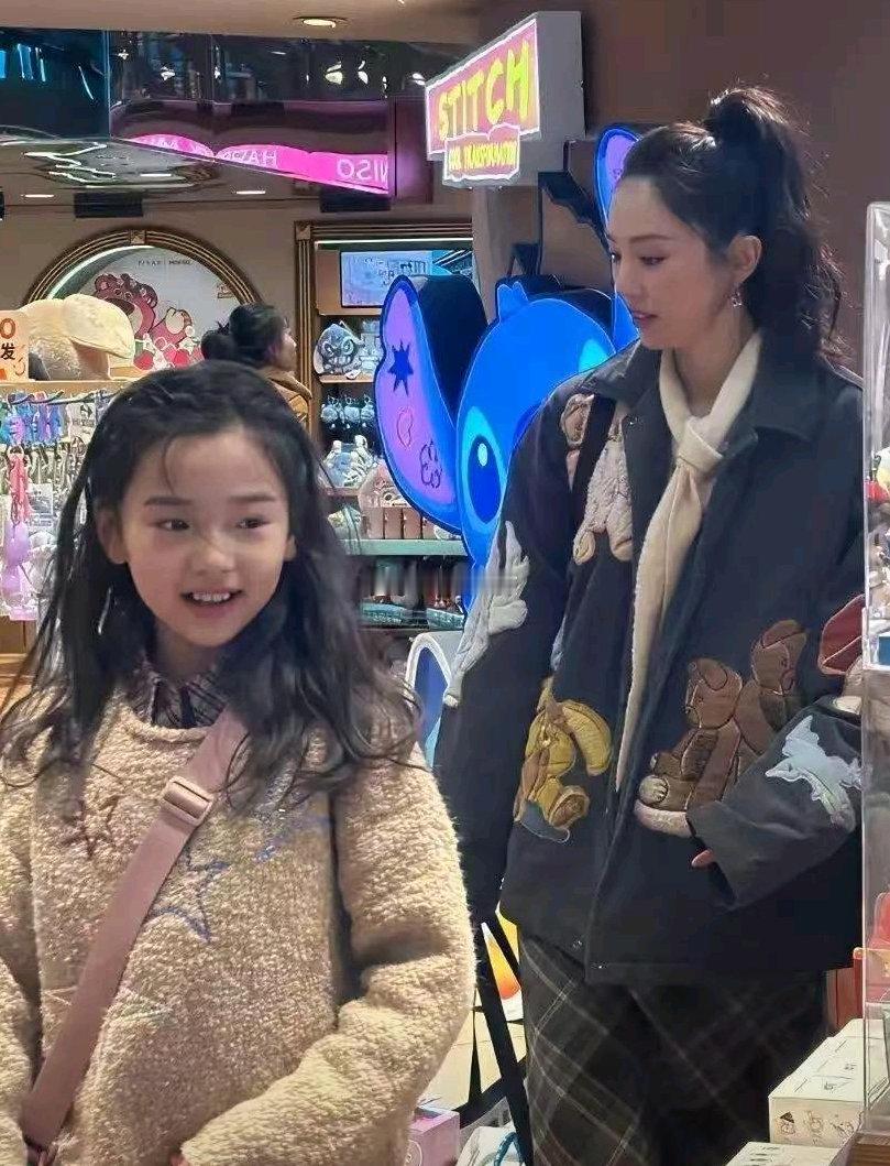 这对母女的颜值绝了！