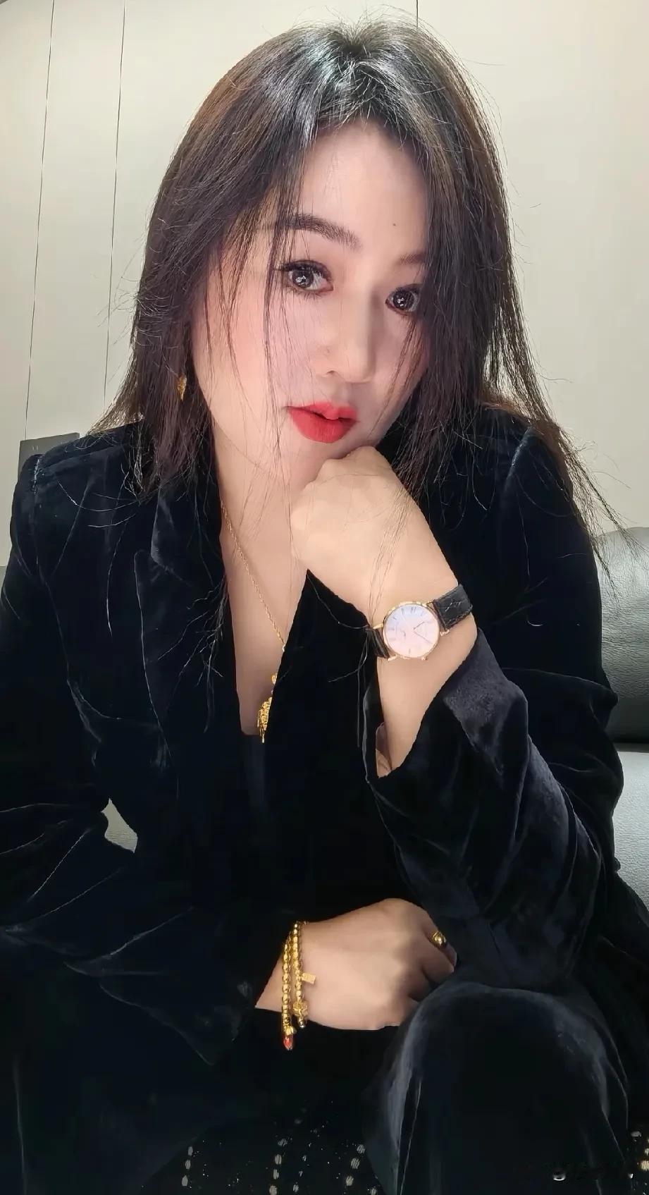 不知不觉冬至已到接下来的平安夜圣诞节不出意外的话还是一个人过那就许个愿吧