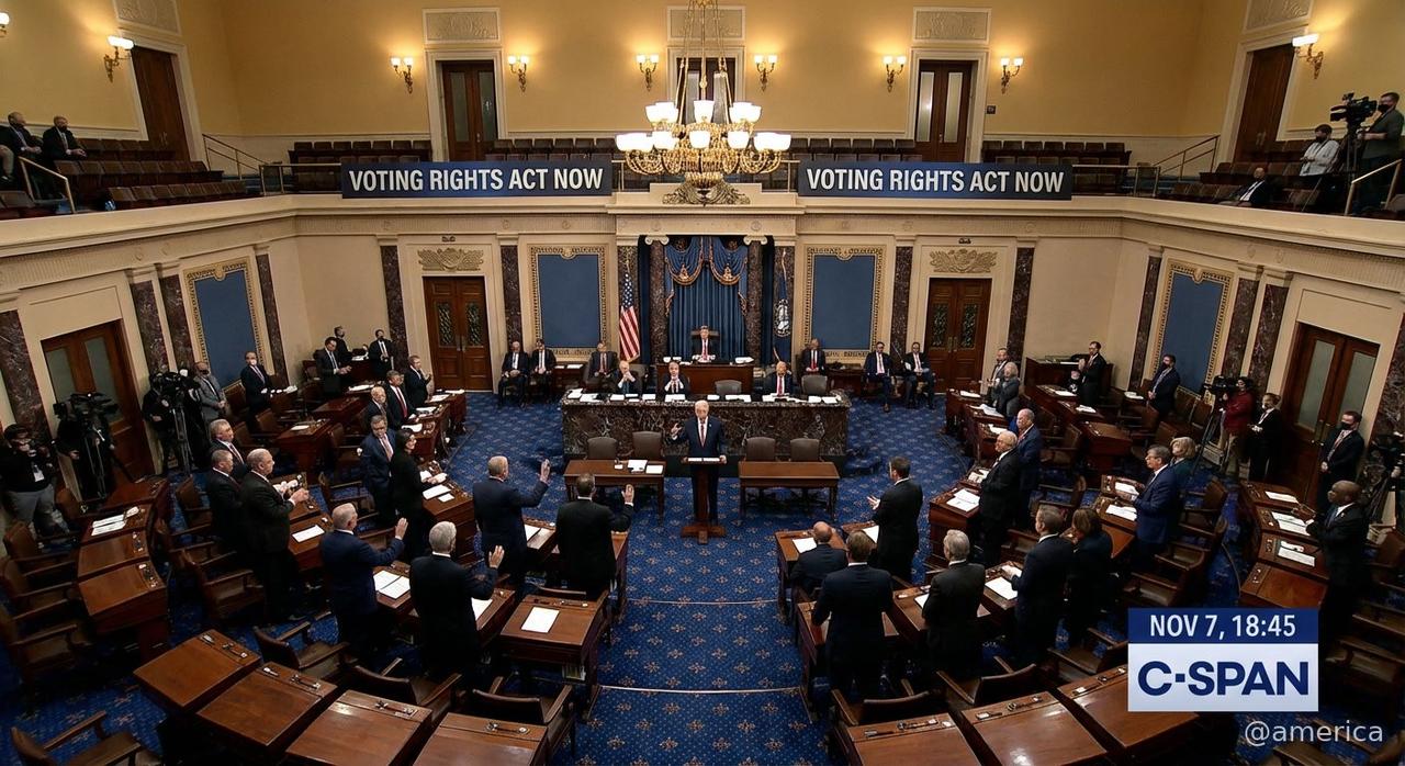美国参议院发起投票权摊牌🔹共和党人强行推动《拯救美国法案》辩论，要求在全国