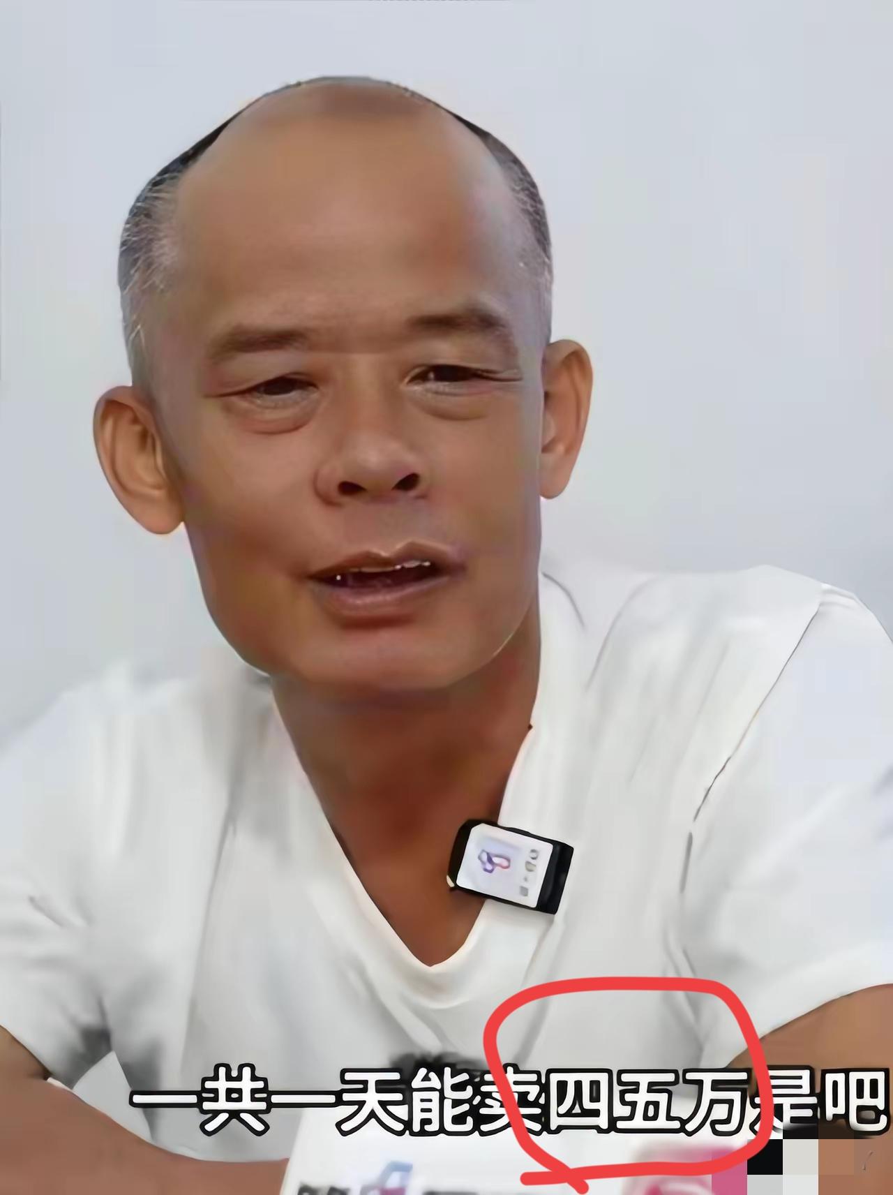 怕你苦，又怕你开路虎”，在莫叔的鸡煲火了之后，有的邻居就坐不住了，找到店里，