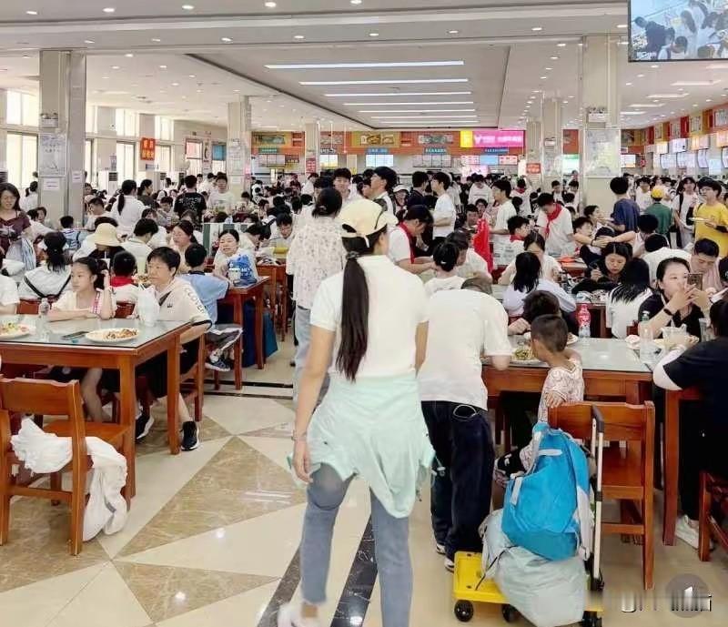 武大取消预约才几天，造成的麻烦就显现了！本以为取消预约是双赢，没想到苦的是学生