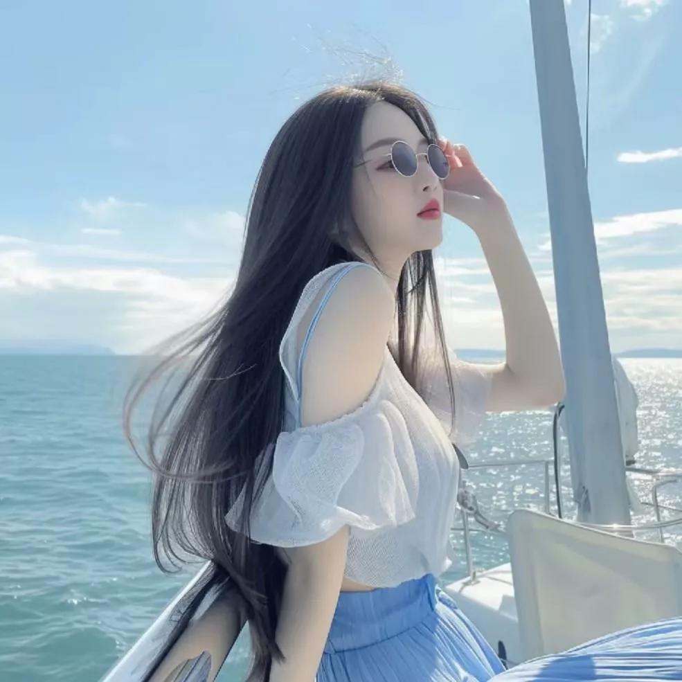 阳光海风，夏日微风中的浪漫时光海风美人照海边暖夕氛围晚风与海的浪漫海风里的