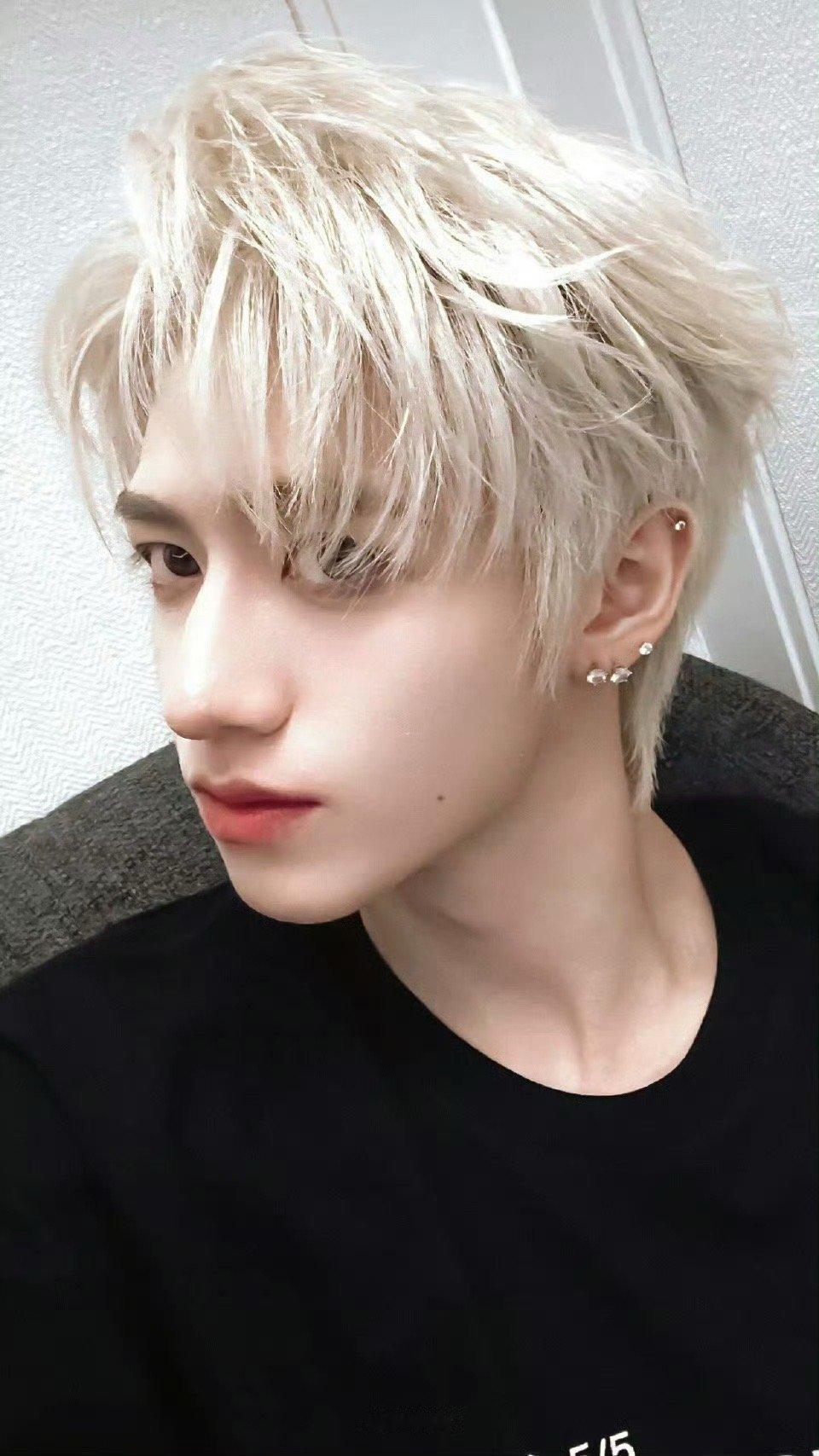 朱志鑫就这样硬帅！认真回答粉丝的问题给出自己的意见