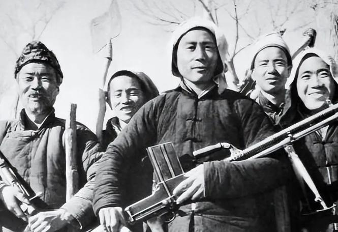 八十多年前那场抗战，在不少偏远乡村，老百姓连“敌人”是啥意思都闹不明白。有老人丢