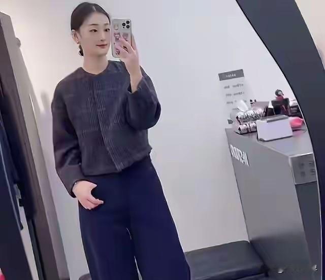 朱小伟儿子一岁，前妻创业失败，在店里打扫卫生，后悔却回不去了和朱小伟分开以后，