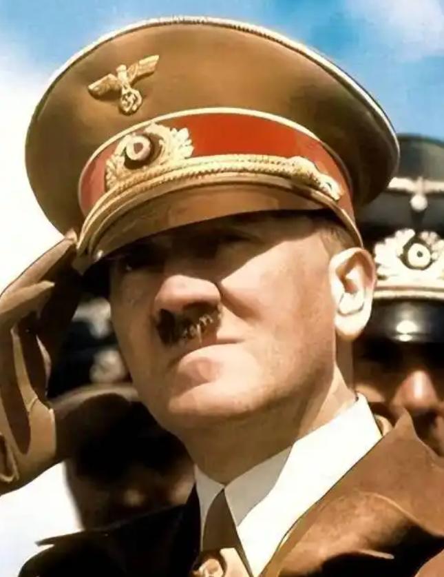 1945年，希特勒自杀身亡，却没有留下一个子女，为他检查身体的医生说出的答案令人