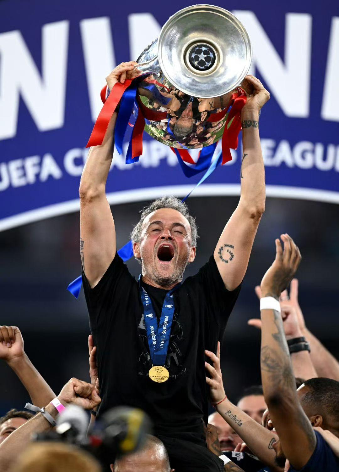 恩里克就差一点！巴黎圣日耳曼主场5比4战胜拜仁，第二回合不丢球或者打平就晋级。