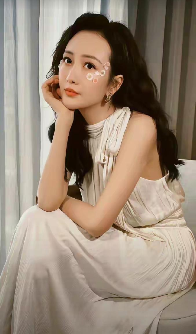 王鸥要独自养育孩子的背后原因真够扎心！她的童年并不是很快乐，父母在她3岁的时候就