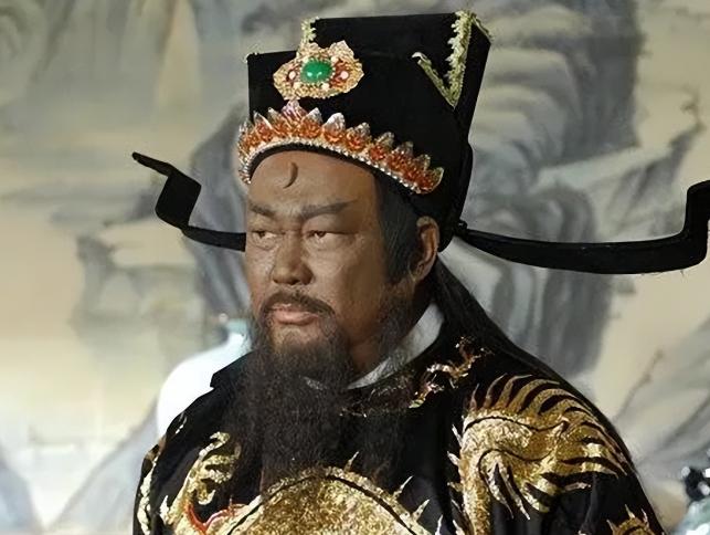 包拯六十大寿时，众人向他道贺，可他却失落地说：“我断子绝孙，何乐之有啊？”听罢，