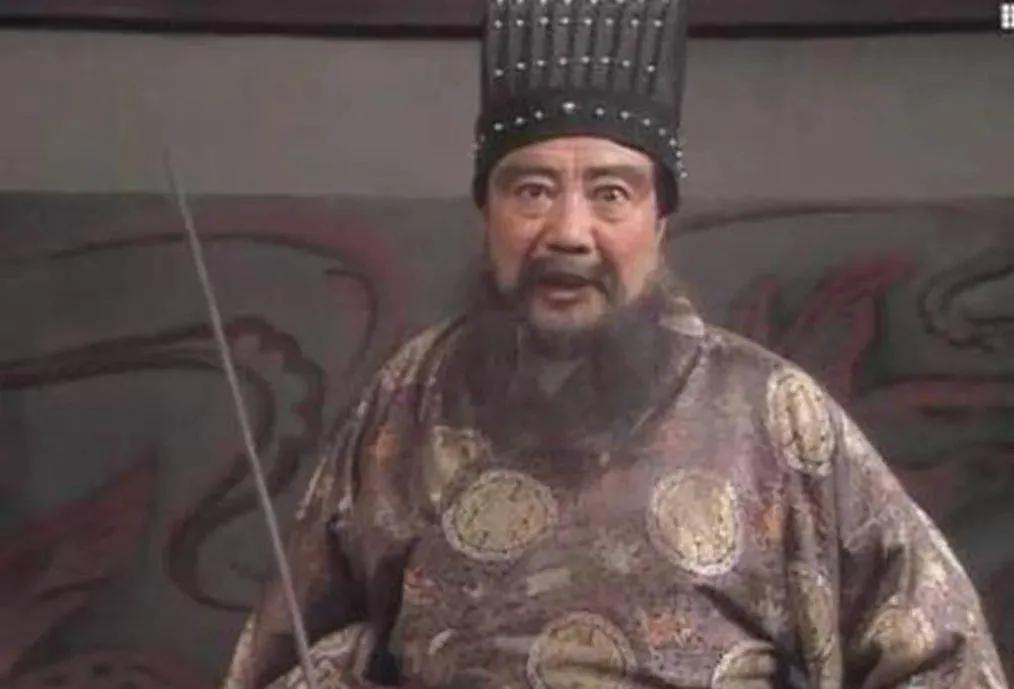 今日话题:董卓败亡的根本原因是什么???网友甲:董卓无道但他还是掌握了军权。