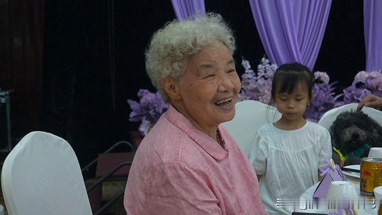 我妈83岁，明年一月份满84岁了。24年前得过乳腺癌，切除了右边腋下到乳房那一边