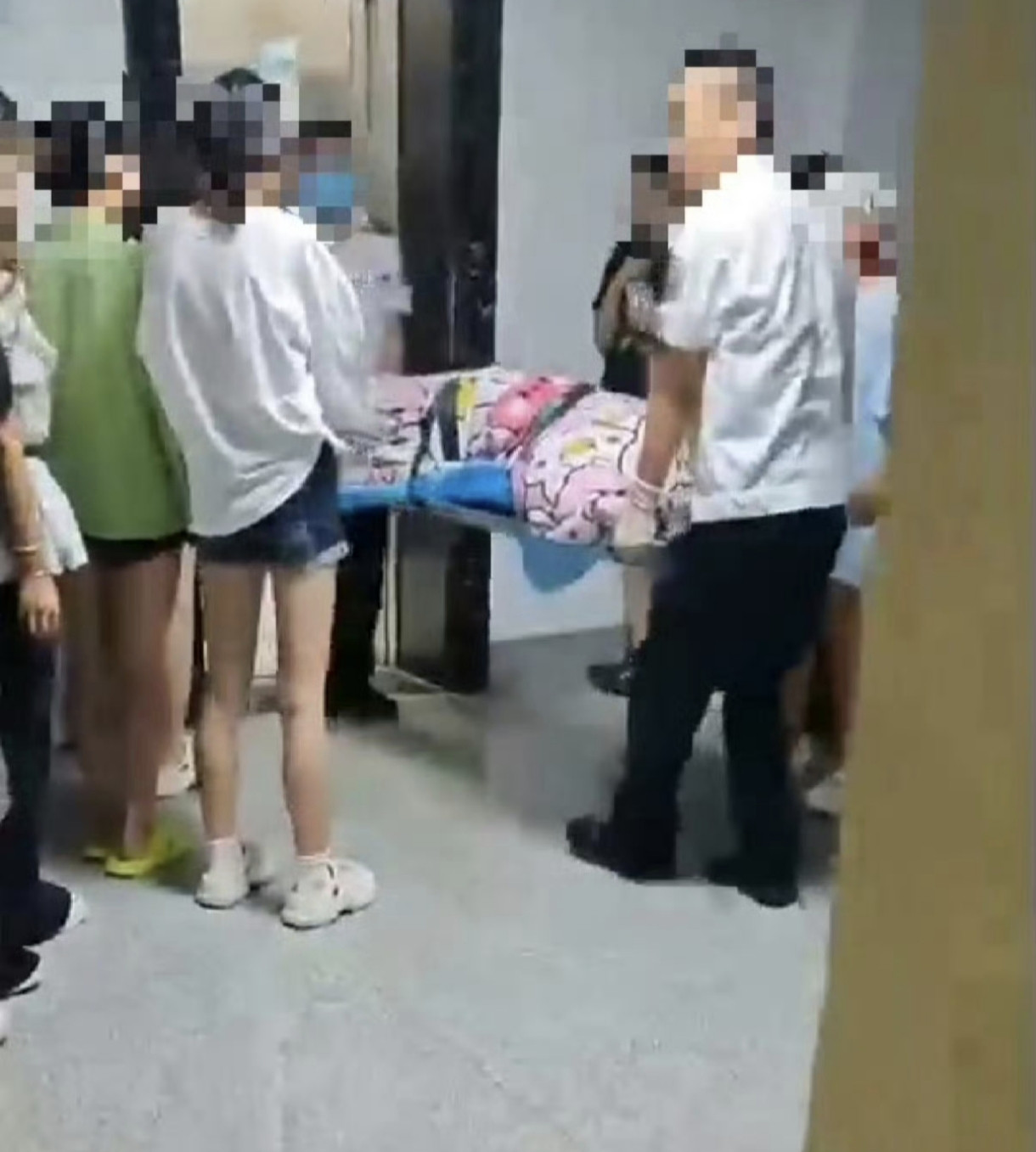 甘肃高校女生宿舍分娩后续：母子情况平稳，但这些问题不能回避9月12号，甘肃农业