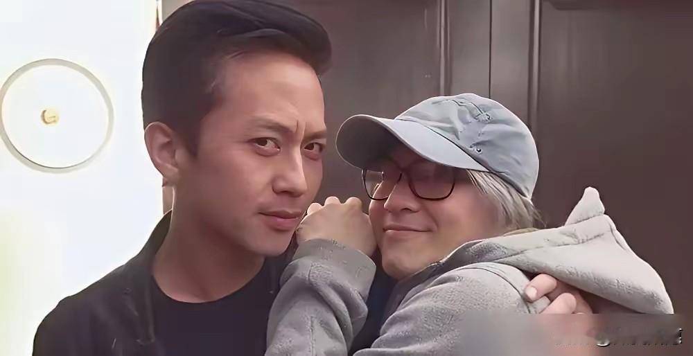 说个挺现实的小故事。邓超演过《美人鱼》，演得不错，星爷也认可。后来向太那