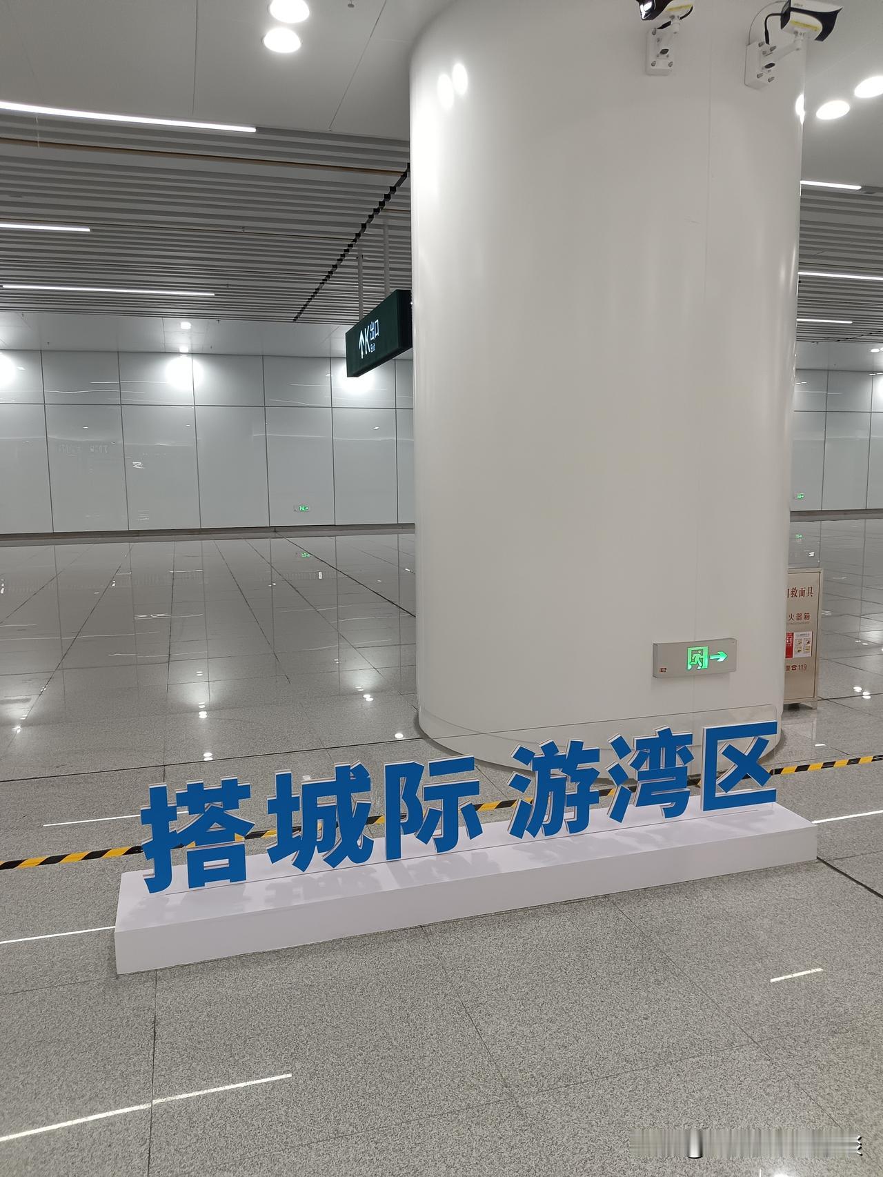 在广州生活的人实在太幸福了。广州是我国南方最大的城市，享有“千年商都”“南国明珠