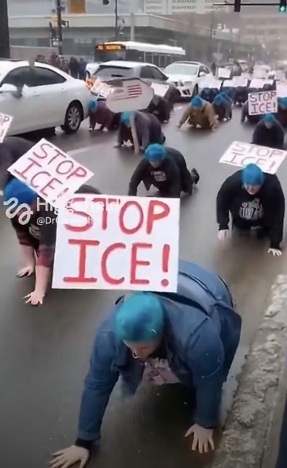 5亿支战枪，跪拜式抗议，这群北美病夫：就是死也不反击！继“斩杀线”之后，