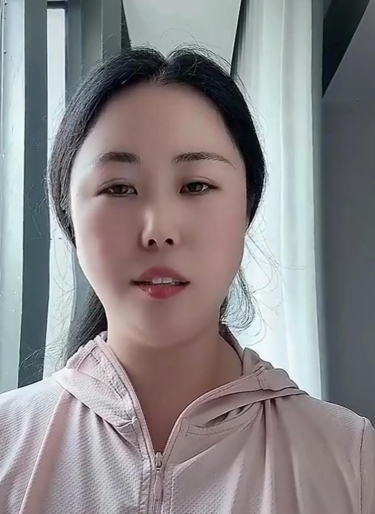 这位女士，你孩子训练受伤了，那就去治疗嘛，医疗费可以找孙继海协商。如果哪