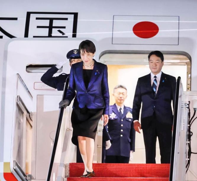 没有仪式，日本很失望当地时间3月18日晚间，日本首相高市早苗一路风尘仆仆终于抵