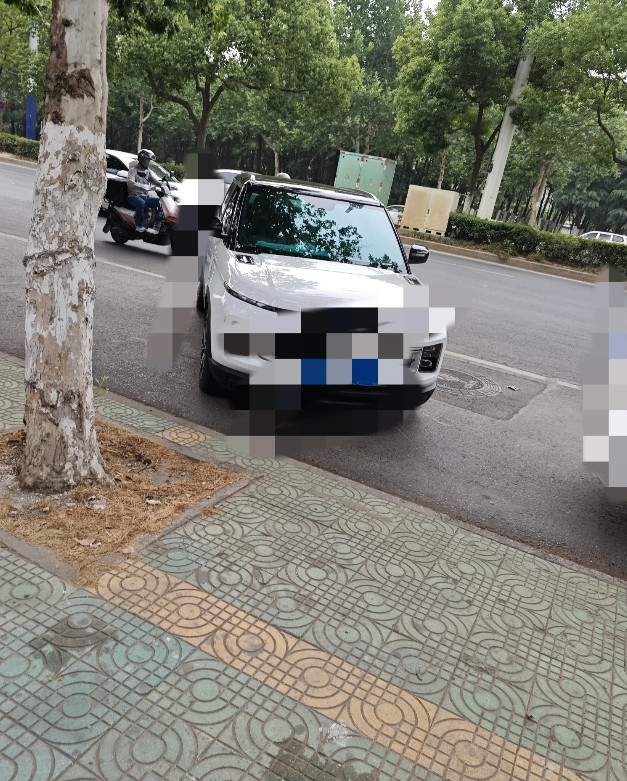从来没见过这么抠门的老公了吧？今天和老公一起出门办事，到地方了他让我先下车他去