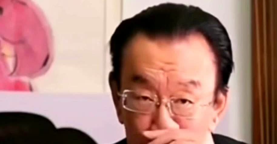 侯耀华坑了不少人，有些人碍于老侯的影响力，不敢翻脸。可惜，侯二毫无收敛，